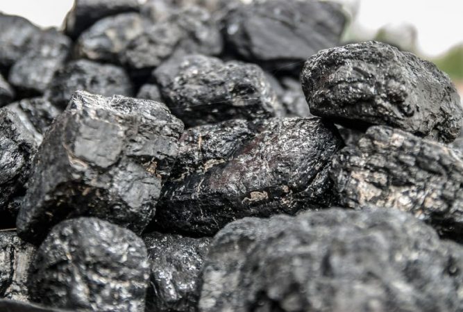 Carbón | Qué es, características, clasificación, tipos, aplicaciones y usos